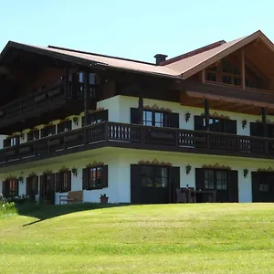 Dreigiebel Im Haus Lohrey , Reit im Winkl Deutschland