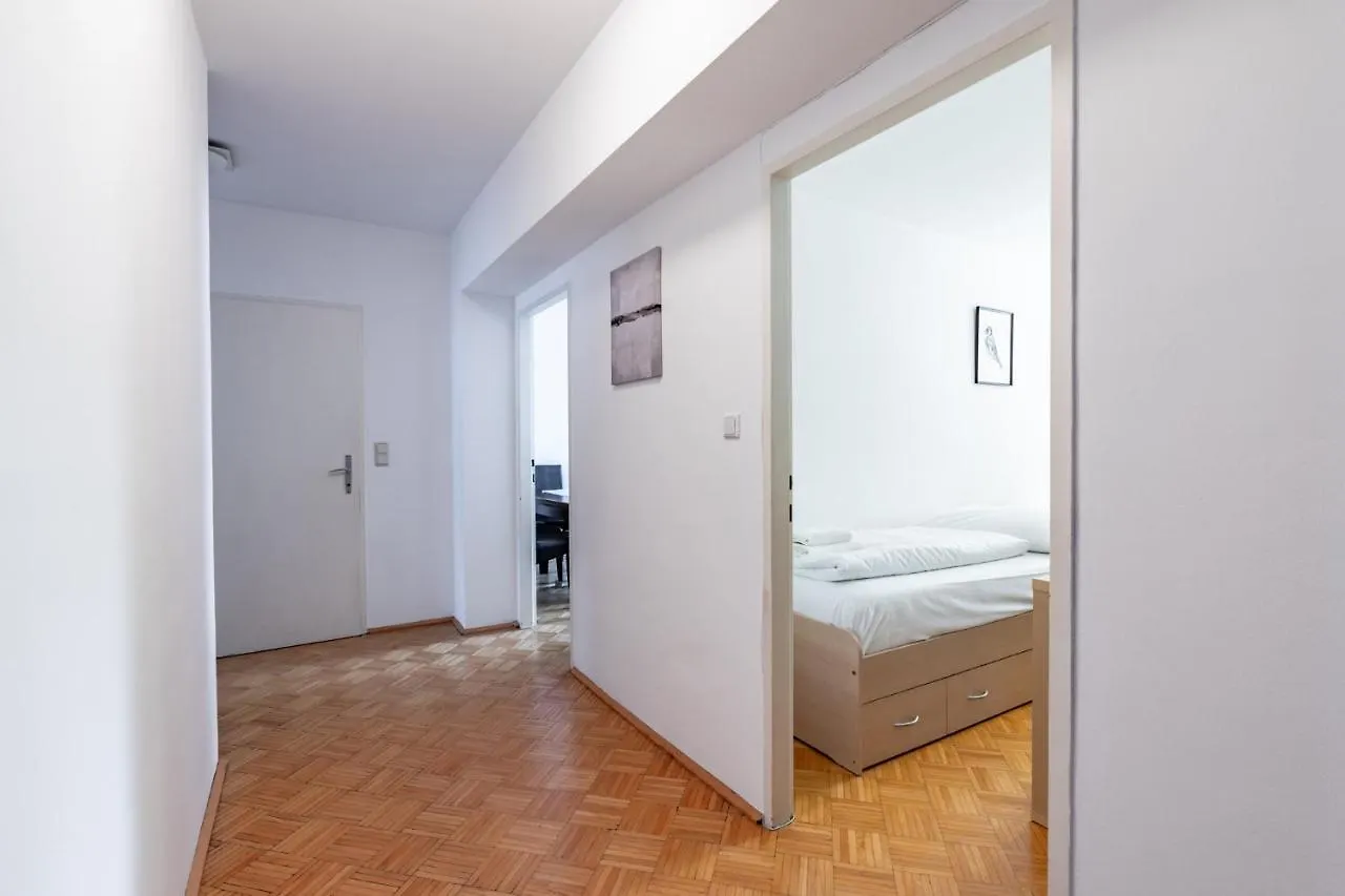 Retro Apartment In The City Center. Vienna 0*,