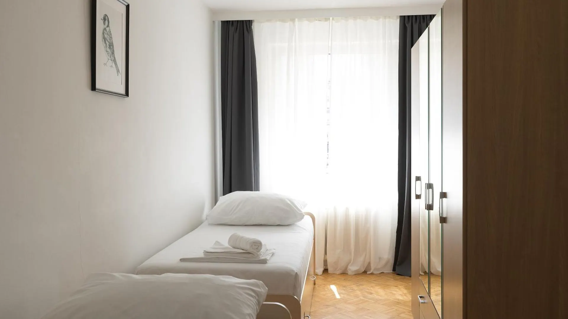 וינה Retro Apartment In The City Center.