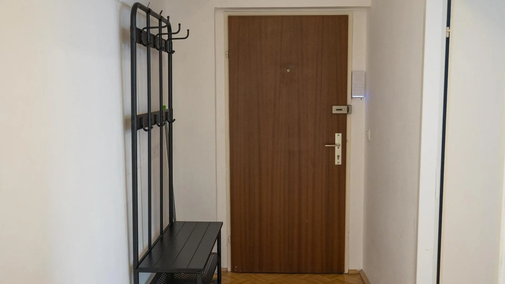 וינה Retro Apartment In The City Center.