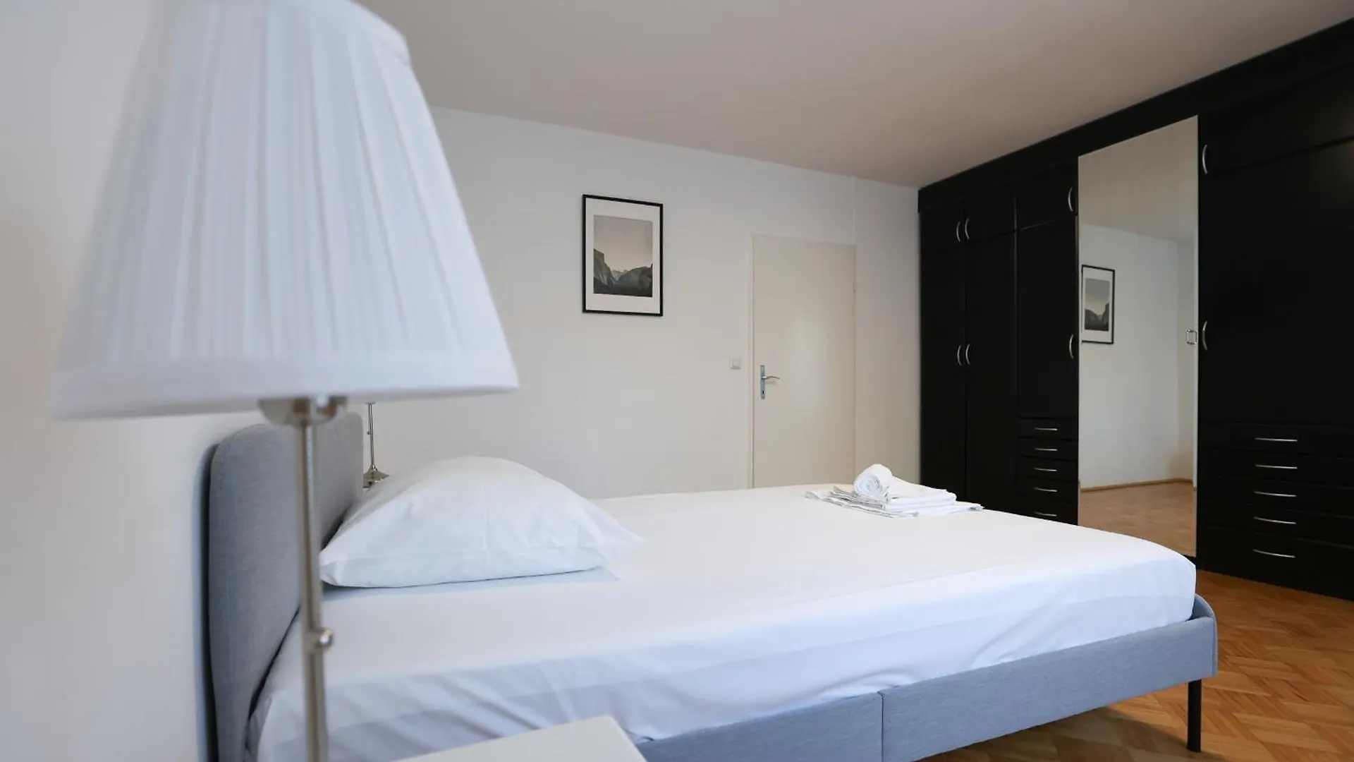 וינה Retro Apartment In The City Center. אוסטריה