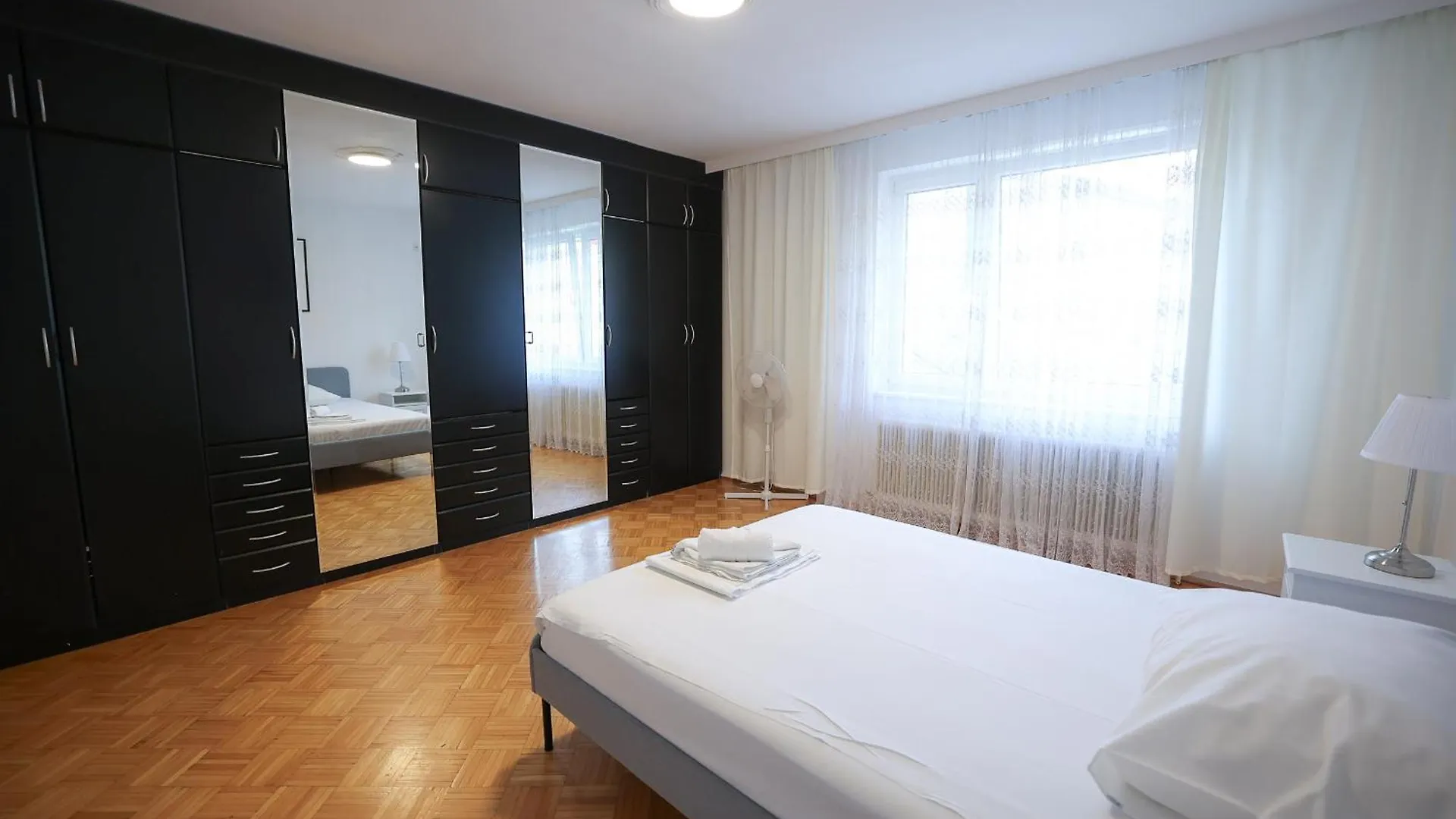 וינה Retro Apartment In The City Center. אוסטריה
