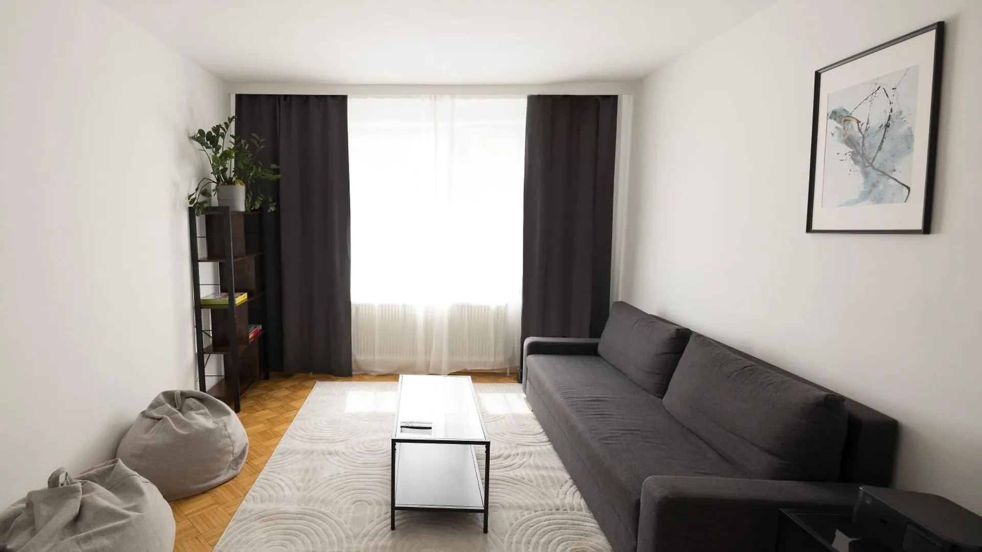 וינה Retro Apartment In The City Center.