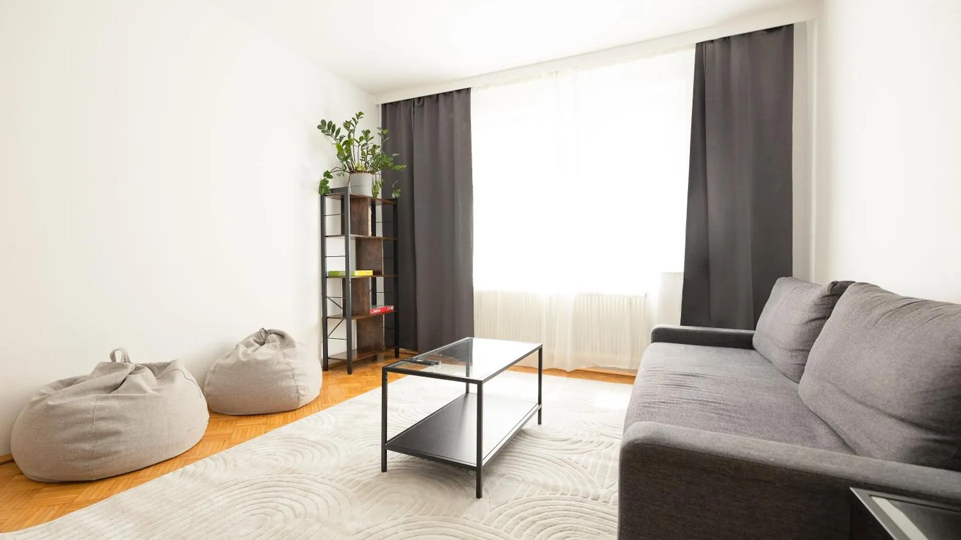 וינה Retro Apartment In The City Center.