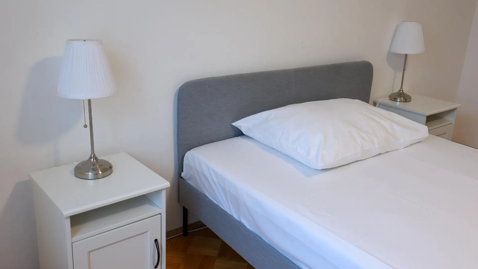 וינה Retro Apartment In The City Center. 0*,