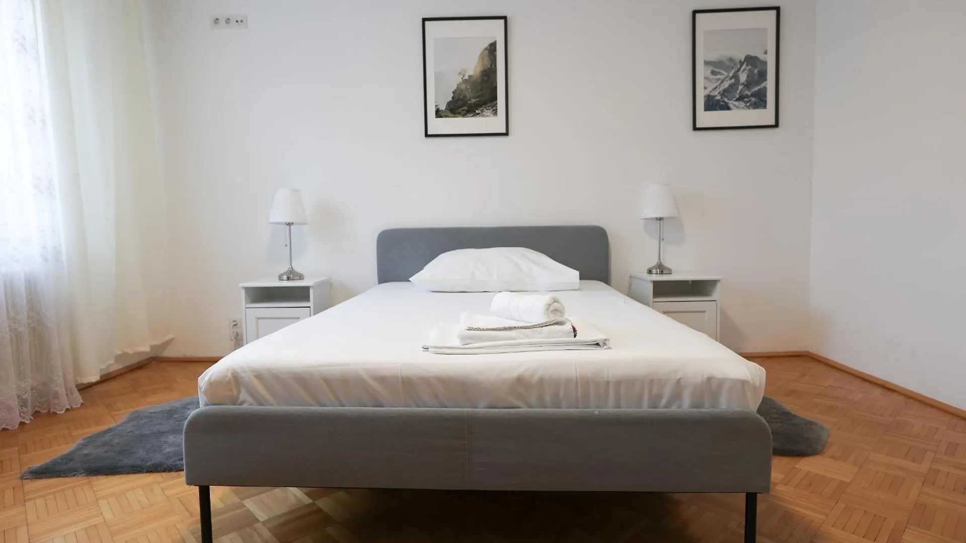 וינה Retro Apartment In The City Center.